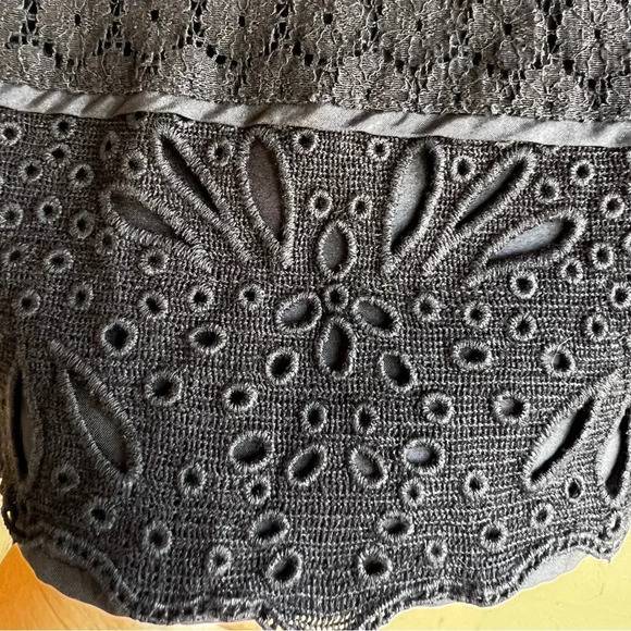 LOFT Black Lace Mini Skirt - Size 6P - Picture 2 of 6